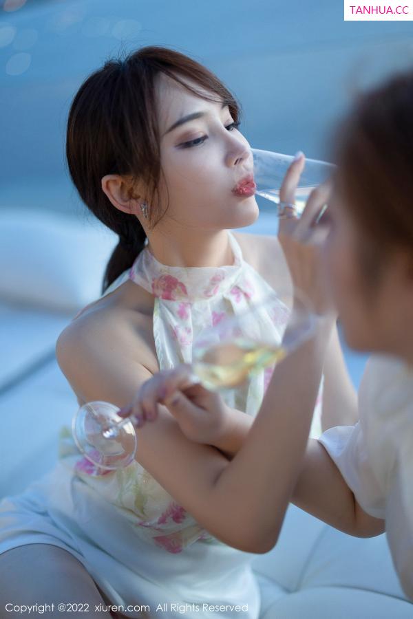 周妍希 奶瓶土肥圆 [XiuRen]高清写真图 2022.10.21 No.5743 奶瓶土肥圆矮挫丑黑穷 美腿短裙第11张图片